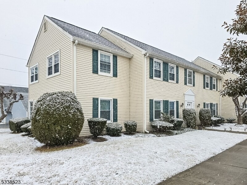 271 Old Nassau Rd in Monroe Township, NJ - Building Photo