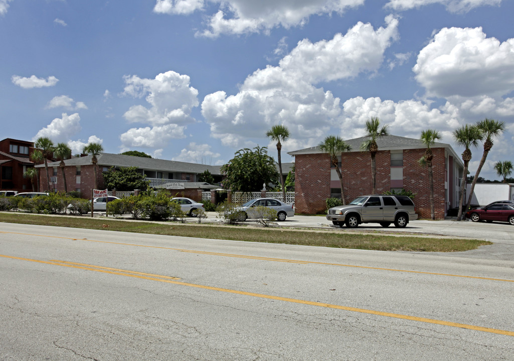 Royal Oak Apartments in Titusville, FL - Building Photo