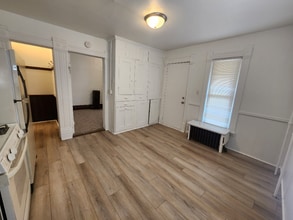 1575 Coit Ave NE, Unit 4 in Grand Rapids, MI - Foto de edificio - Building Photo