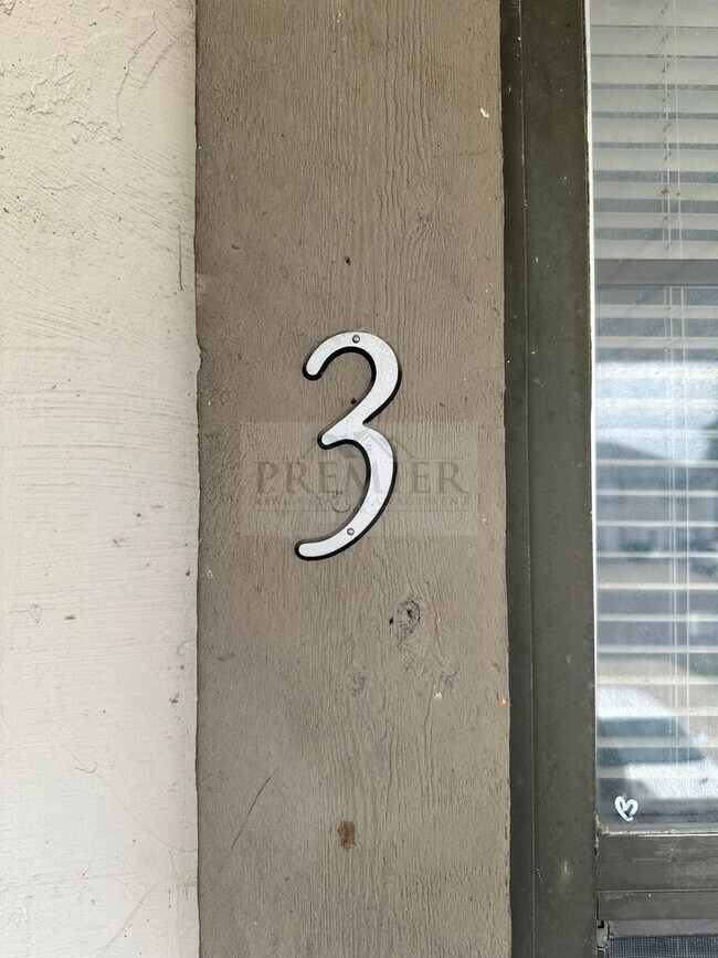 305 N 3rd St-Unit -305-3 in Odessa, MO - Building Photo - Building Photo