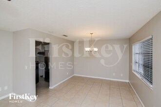 1056 Matador Dr in Rockledge, FL - Foto de edificio - Building Photo