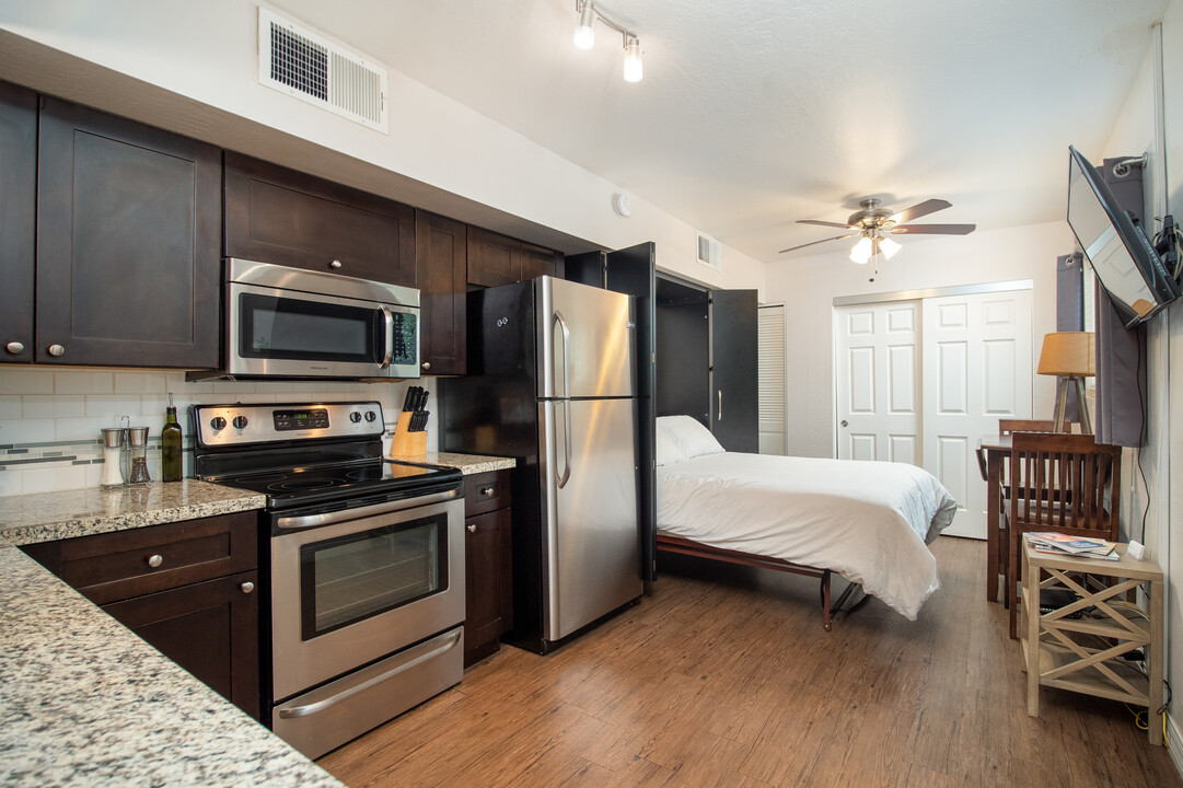 1333 E Thomas Rd in Phoenix, AZ - Building Photo
