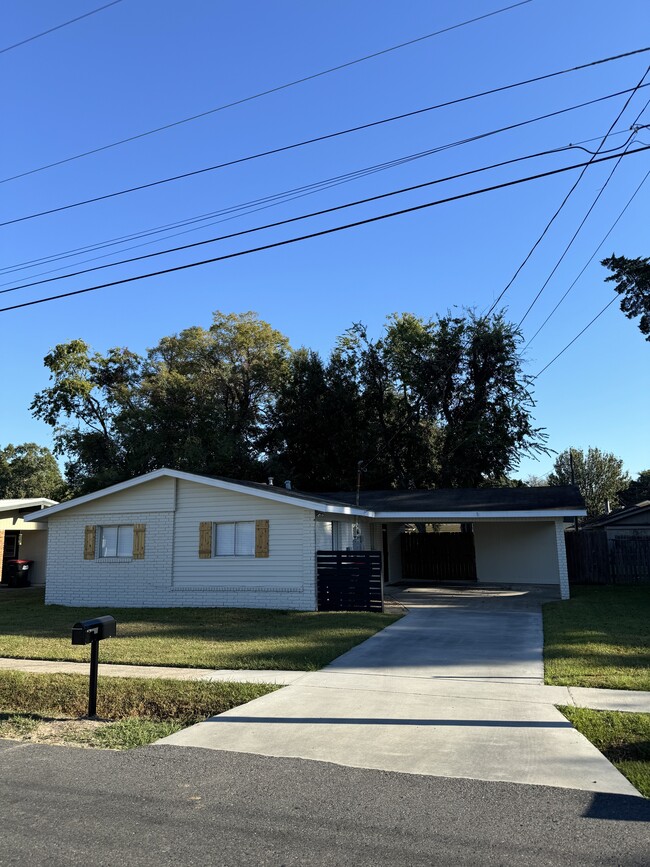 305 Harrell Dr in Lafayette, LA - Building Photo - Building Photo