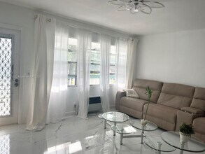 340 Oakridge S in Deerfield Beach, FL - Foto de edificio - Building Photo