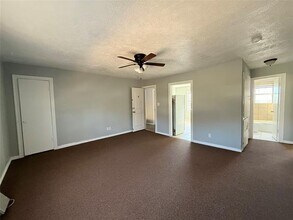 2240 Riverview Dr in Irving, TX - Building Photo - Building Photo