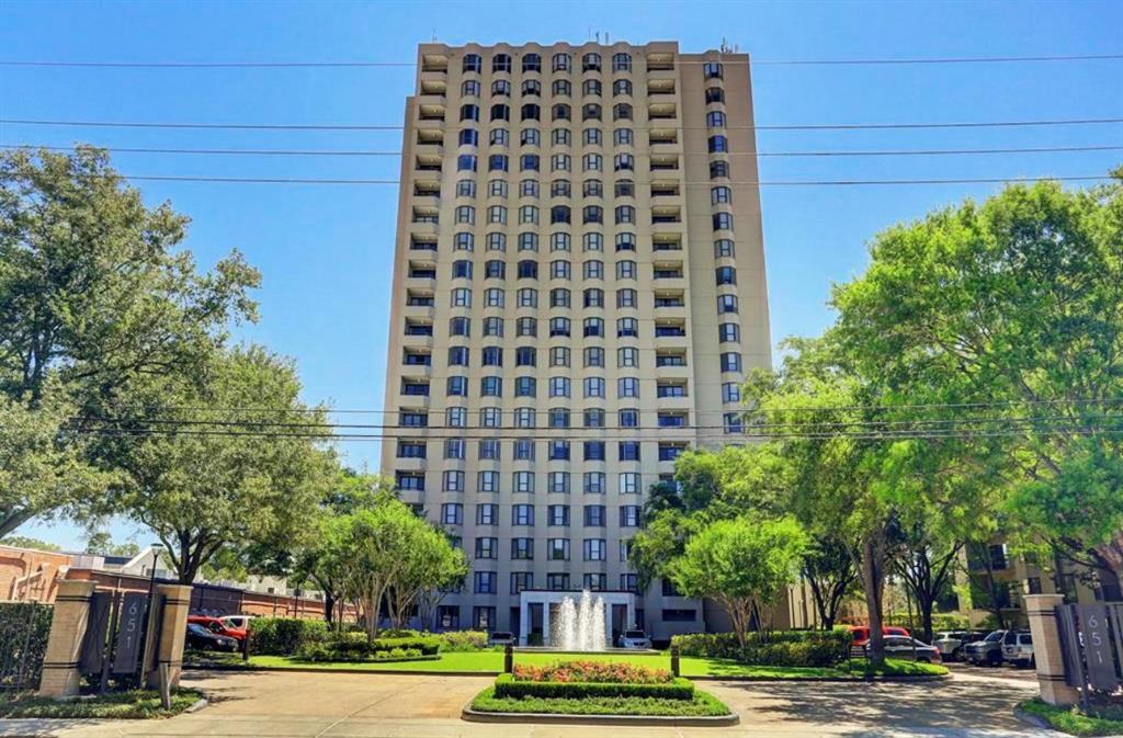 651 Bering Dr in Houston, TX - Building Photo