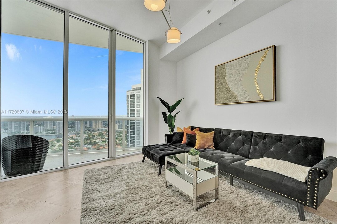 18101 Collins Ave, Unit # PH206 in Sunny Isles Beach, FL - Building Photo