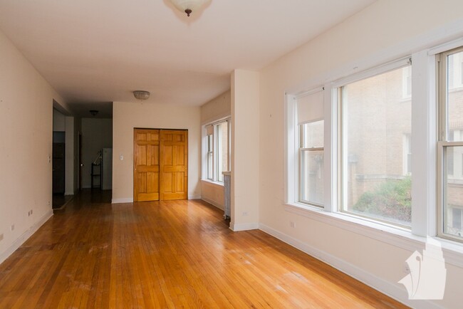 1946 W Leland Ave, Unit 1946-2 in Chicago, IL - Foto de edificio - Building Photo
