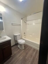 Anita Manor Apartments in Salem, OR - Building Photo - Building Photo