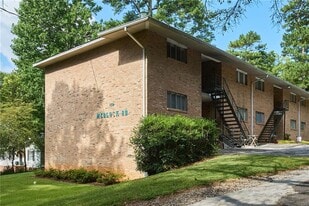 450 Medlock Rd in Decatur, GA - Building Photo