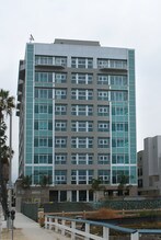 Pier Pointe Condos in Marina Del Rey, CA - Building Photo - Building Photo