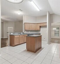 2120 Stonewood Dr in Lancaster, TX - Building Photo - Building Photo