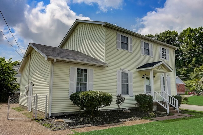 200 Retreat Ct W in Nashville, TN - Building Photo - Building Photo