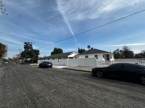 15950 Cohasset St in Los Angeles, CA - Foto de edificio - Building Photo