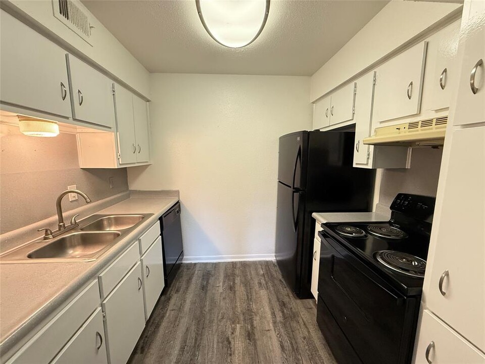 2030 Winrock Blvd in Houston, TX - Building Photo