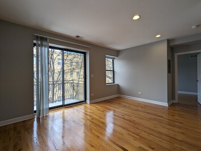 4744 N Maplewood Ave, Unit 4759-404 in Chicago, IL - Building Photo - Building Photo