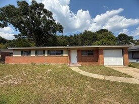 6522 Julia Dr in Milton, FL - Building Photo