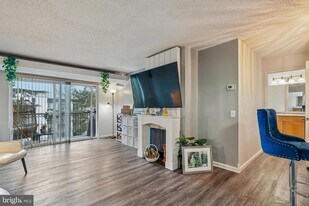 60 S Van Dorn St in Alexandria, VA - Building Photo