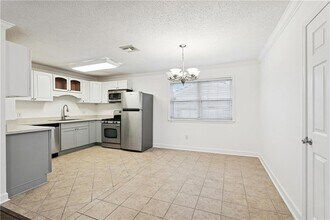 3577 W Louisiana State Dr in Kenner, LA - Foto de edificio - Building Photo