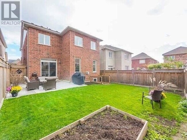 10 Harvest Hills Blvd in East Gwillimbury, ON - Building Photo - Building Photo