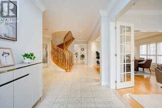 2323 Awenda Dr in Oakville, ON - Building Photo - Building Photo
