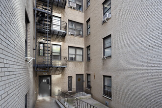 680 Fort Washington Ave in New York, NY - Foto de edificio - Building Photo