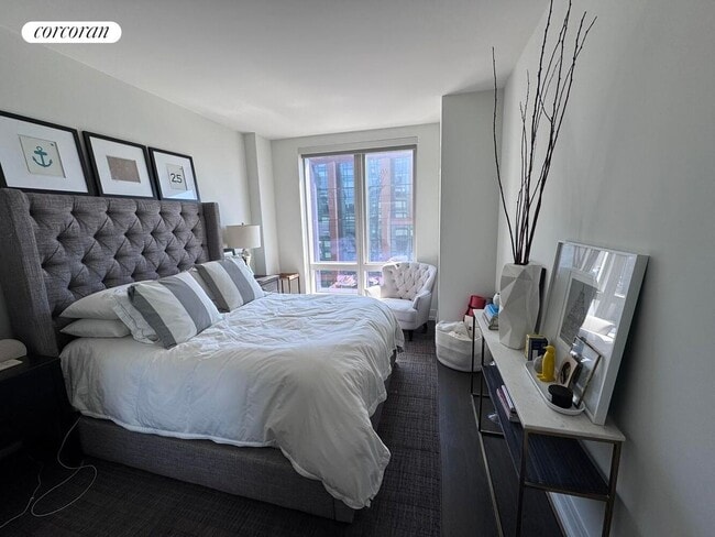 555 10th Ave in New York, NY - Building Photo - Building Photo