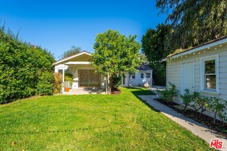 15440 Dickens St in Los Angeles, CA - Building Photo - Building Photo