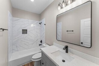 402 W Stewart St-Unit -A in Willis, TX - Building Photo - Building Photo