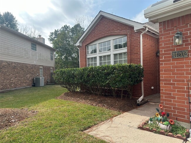 14202 Misty Knoll Ct in Houston, TX - Building Photo - Building Photo