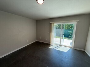 2915 Waverly Dr SE in Albany, OR - Building Photo - Building Photo