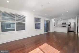 1647 E Eyre St, Unit 7 in Philadelphia, PA - Building Photo - Building Photo