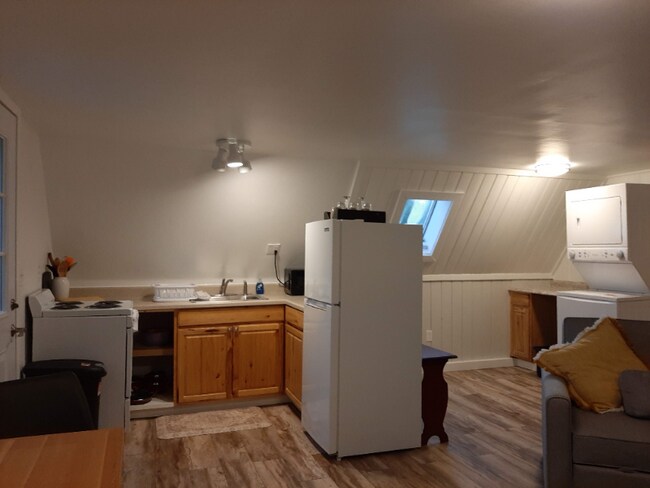 63 Church St in Damariscotta, ME - Building Photo - Building Photo