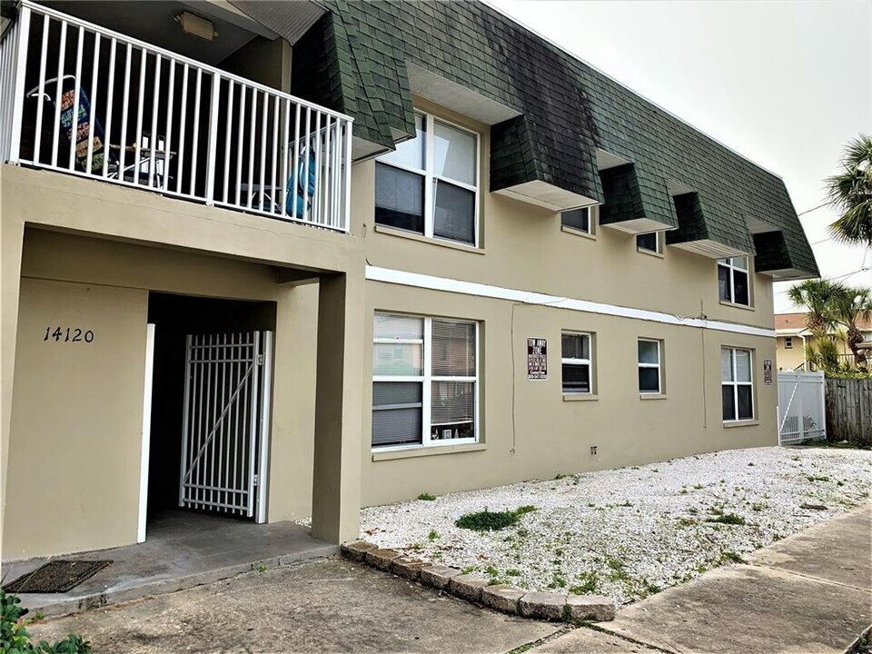 14120 Palm St-Unit -203 in Madeira Beach, FL - Building Photo