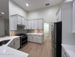 2436 Cimarrone Blvd in Jacksonville, FL - Building Photo - Building Photo