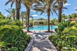 8764 Bellano Ct in Naples, FL - Building Photo