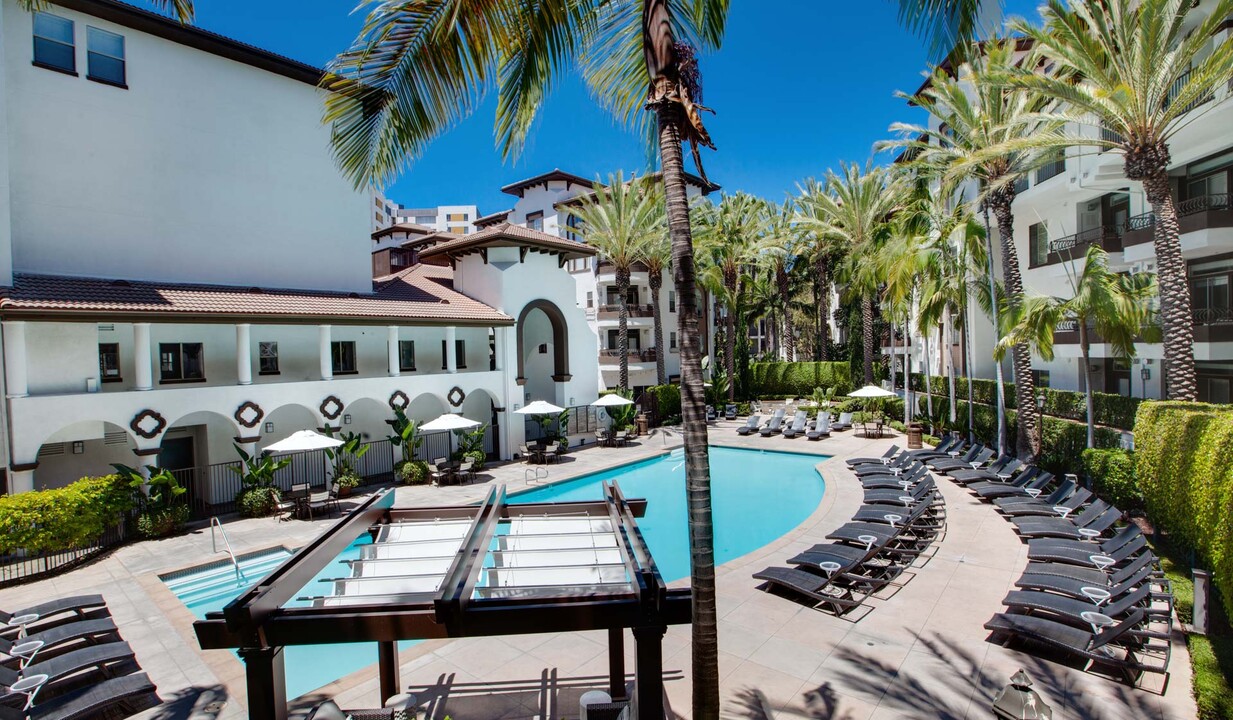 Palazzo East Apartments in Los Angeles, CA - Building Photo