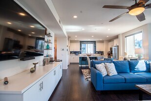 1562- Vista del Mar Way in Oceanside, CA - Building Photo