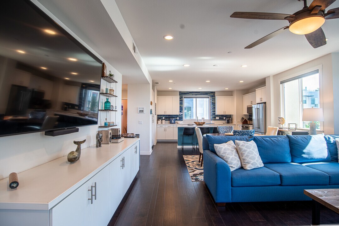 1562- Vista del Mar Way in Oceanside, CA - Building Photo