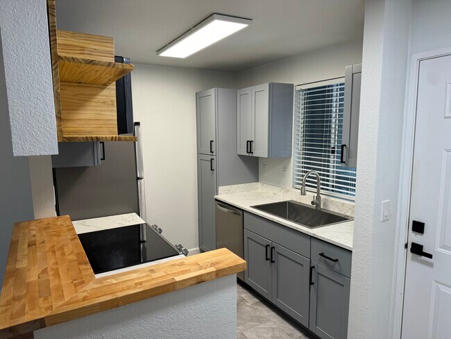 95-664 Wikao St in Mililani, HI - Foto de edificio - Building Photo