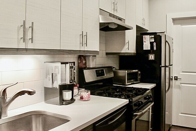 3921 N Janssen Ave, Unit 3S in Chicago, IL - Building Photo - Building Photo