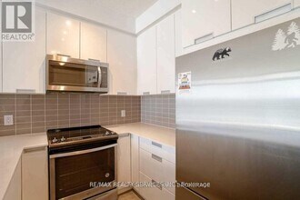 5025 Four Springs Ave in Mississauga, ON - Building Photo - Building Photo