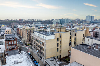 Adams Square in Hoboken, NJ - Foto de edificio - Building Photo