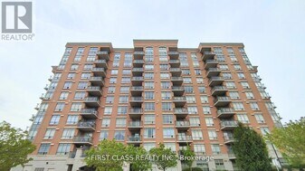 130 Pond Dr in Markham, ON - Building Photo