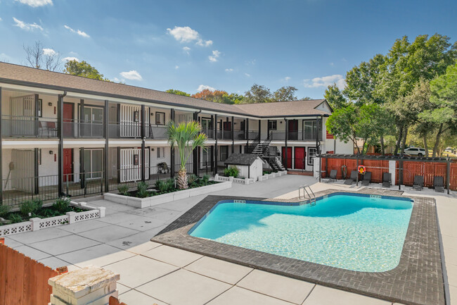 Riviera Apartments in San Antonio, TX - Building Photo - Building Photo