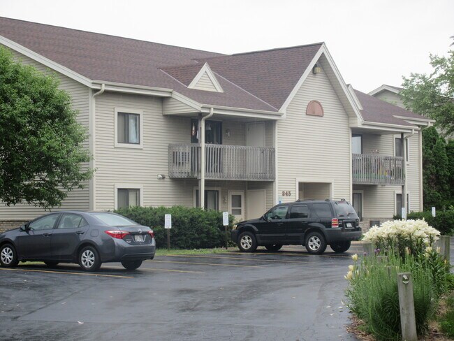 253 Arrowhead Dr, Unit 3 in Mukwonago, WI - Building Photo - Building Photo