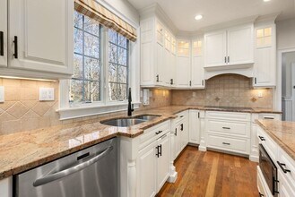 11 Bobolink Rd in Wellesley, MA - Building Photo - Building Photo