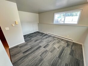 520 S Andre St, Unit 2 in Saginaw, MI - Foto de edificio - Building Photo