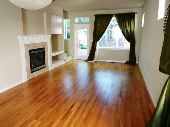 8729 233rd Pl NE in Redmond, WA - Foto de edificio - Building Photo