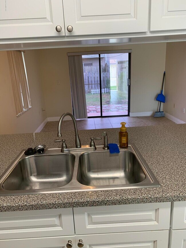 240 Chandler St in Cape Canaveral, FL - Building Photo - Building Photo